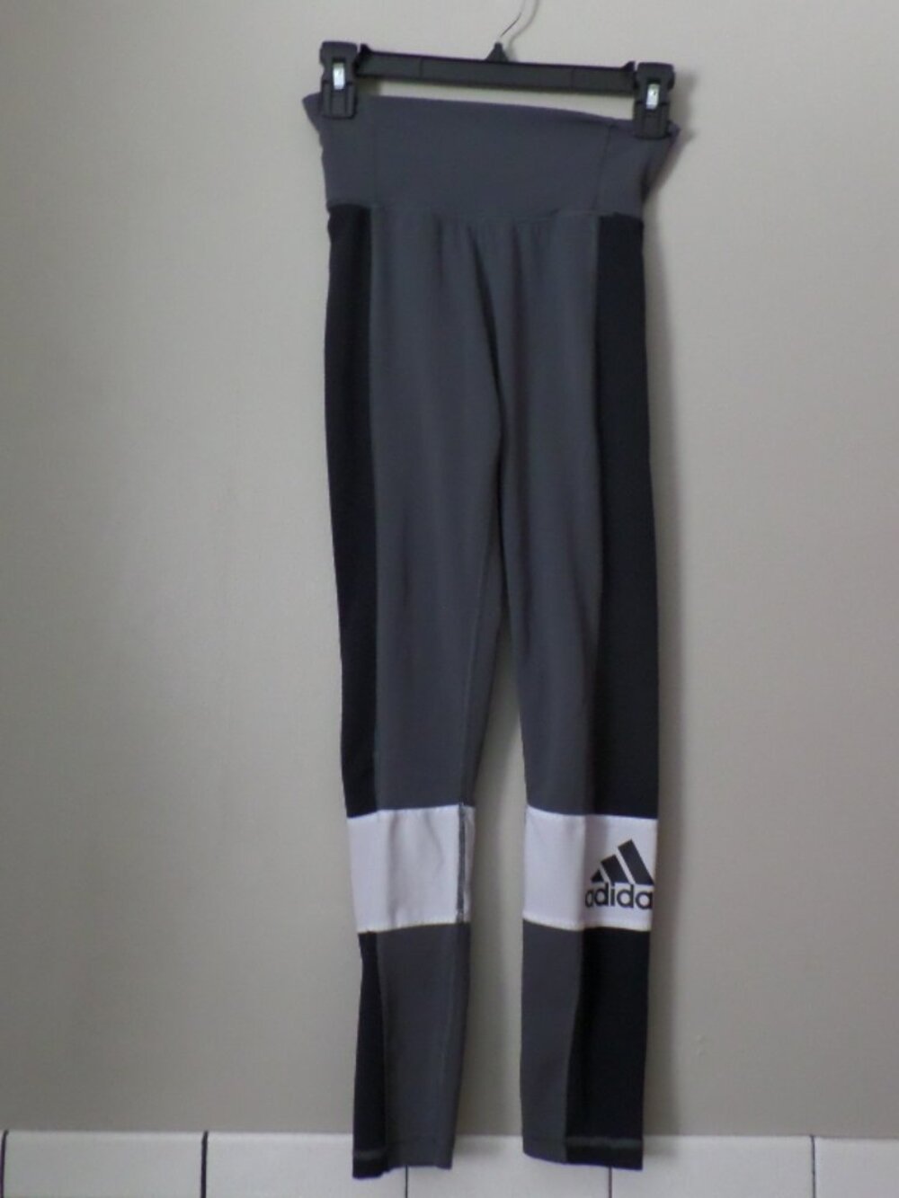 Adidas Womenโs Aeroready Colorblock Logo Leggings โ Size XL (116)